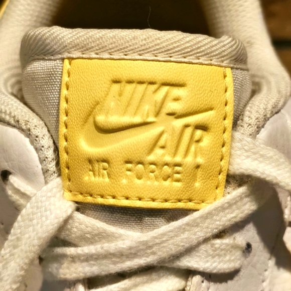 Nike Air Force 1 Low '07 Yellow White Wmns Sz 12 | Mns 10.5 #H0287-106 - Picture 7 of 8